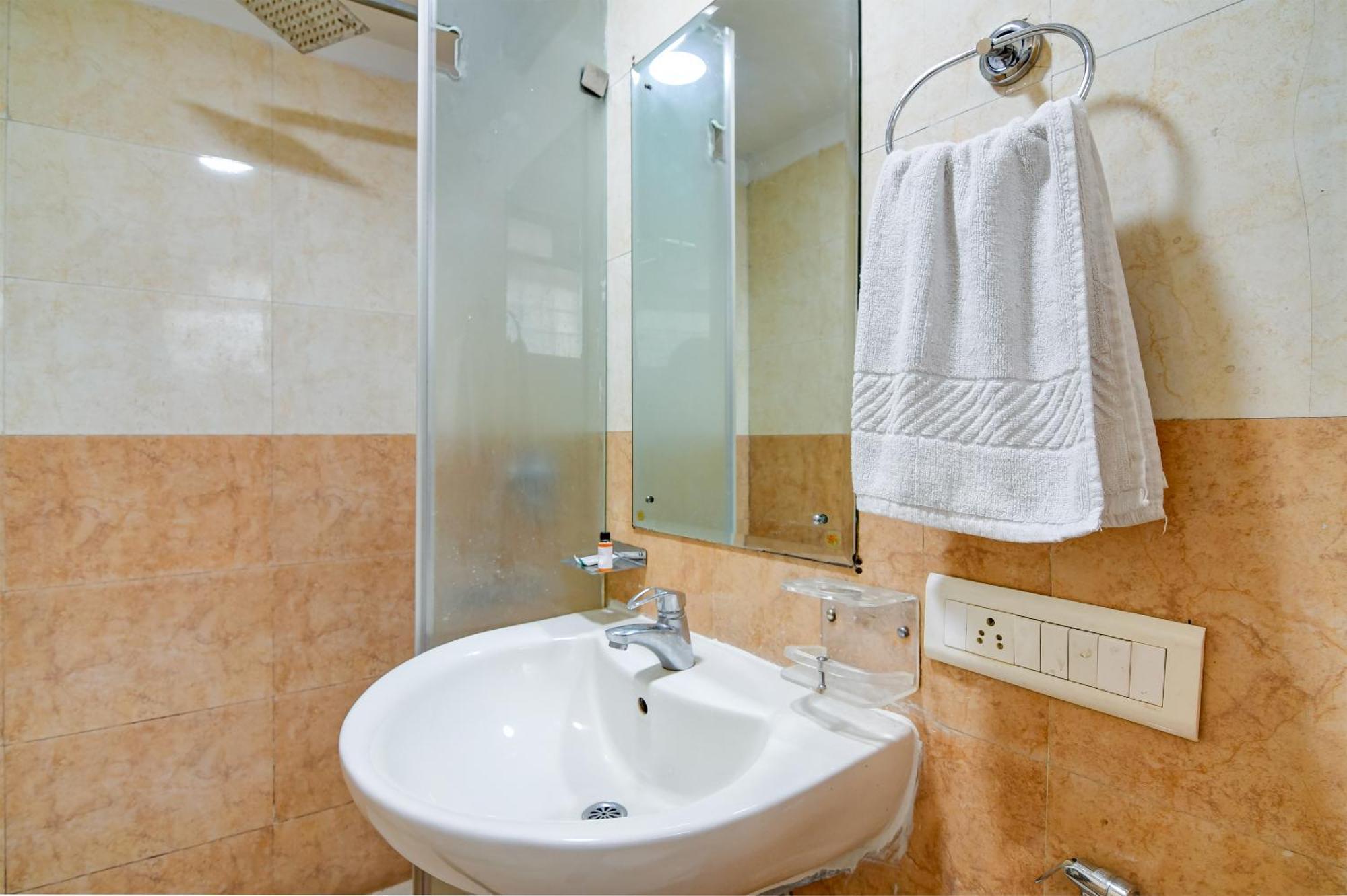Hotel Q Inn コルカタ エクステリア 写真