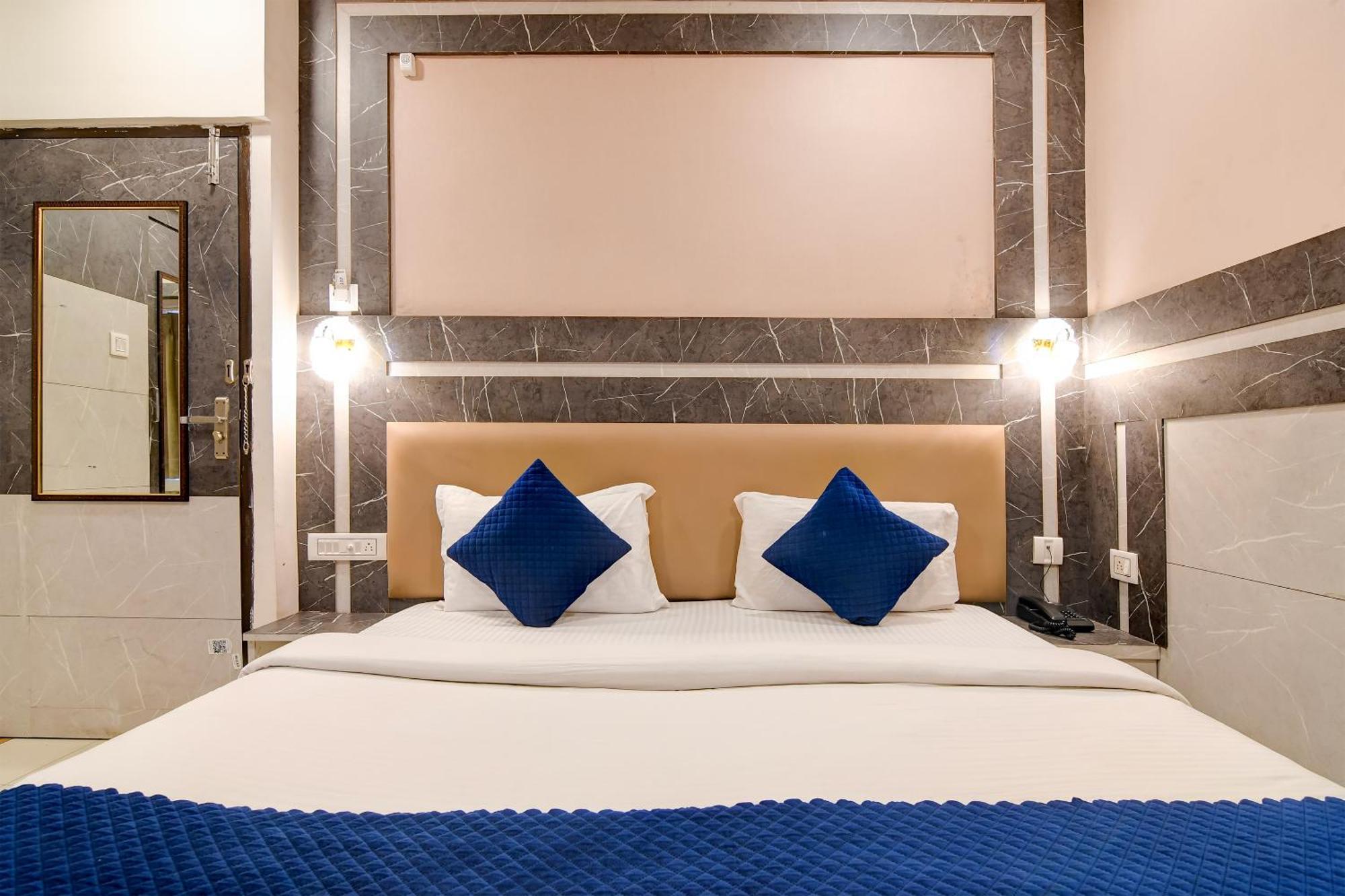 Hotel Q Inn コルカタ エクステリア 写真