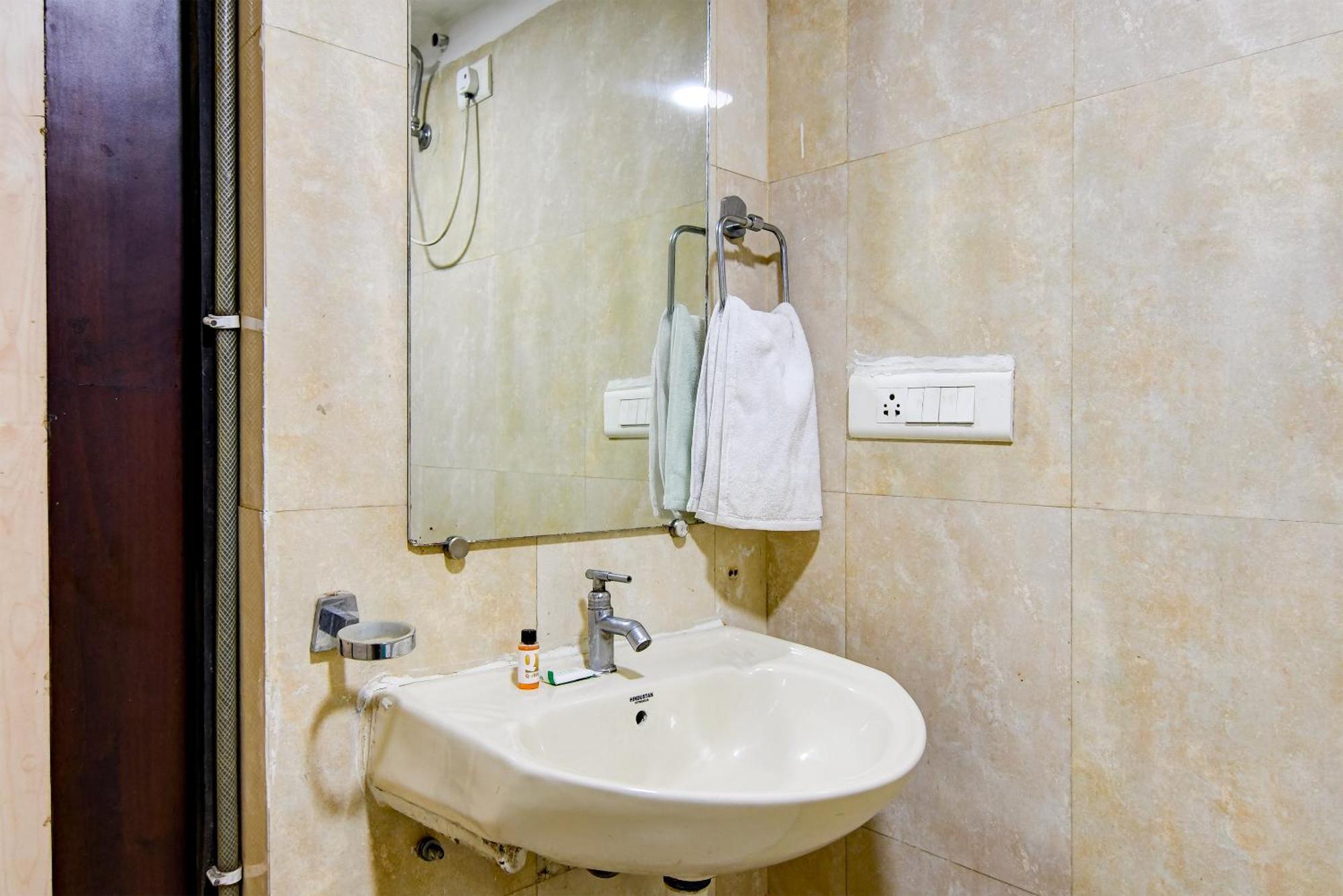 Hotel Q Inn コルカタ エクステリア 写真